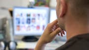 Kunden bei grossen, bekannten Providern bezahlen zum Teil massiv mehr für ihr Internet-Abo. (Bild: KEYSTONE/MARTIN RUETSCHI)