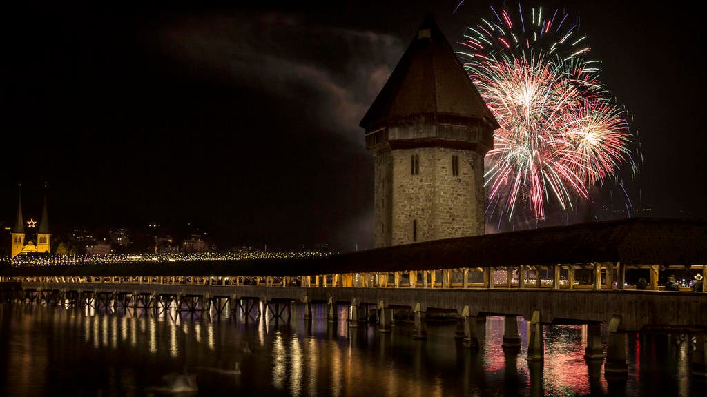 LUZERN: Feuerwerk zum neuen Jahr in Luzern