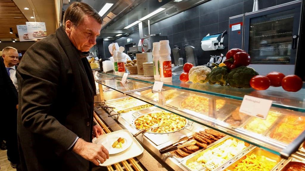 Bolsonaro gibt sich am WEF zahm - und speist im Migros ...