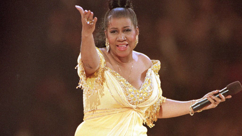 Kleider von Soul-Legende Aretha Franklin werden ...