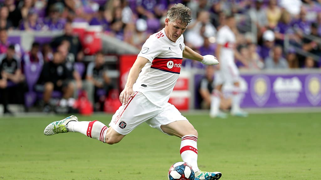Der deutsche Fussballer Bastian Schweinsteiger beendet ...