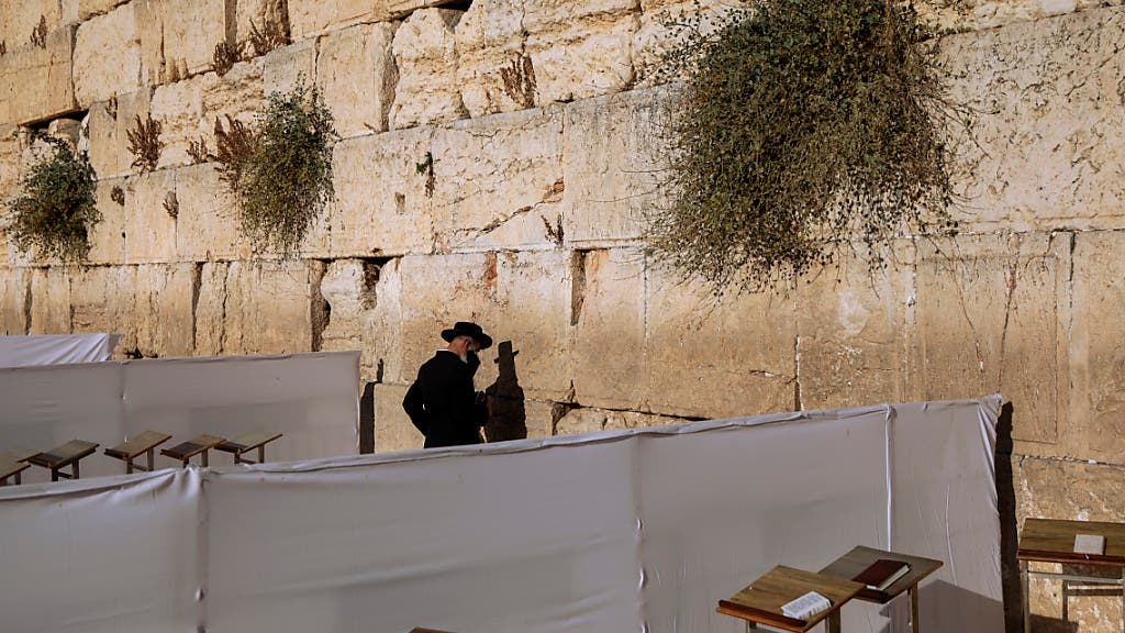 Nach einem Monat Corona-Lockdown: Erste Lockerungen in Israel | Luzerner Zeitung