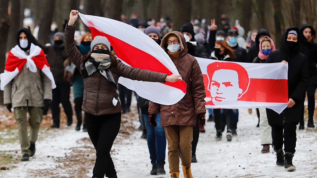 Viele Festnahmen bei neuem Protest gegen Lukaschenko in ...