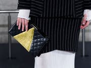 Chanel verzichtet in Zukunft auf Leder und wird anstatt dessen auf Abfallprodukte der Lebensmittelindustrie zurückgreifen. (Bild: Evan Agostini/Invision/AP; New York, 4. Dezember 2018)
