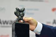 Die Sieger-Skulptur des Künstlers Pedro Pedrazzini symbolisiert zwei kommunizierende Köpfe. (Bild: PD)