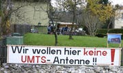 Ein Transparent der Antennengegner, die den Bau seit über einem Jahrzehnt verhindern wollen. (Bild: Max Eichenberger)
