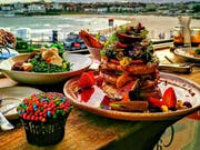 Strand und Speisen – beides ist schön anzusehen und in der Kombination offenbar unschlagbar. Das Restaurant Speedos in Sydney wurde eben als «most instagrammable» Café ausgezeichnet. Bild: Speedos Cafe