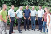 Der neu zusammengesetzte Vorstand des Kehrichtverwertungsverbandes Nidwalden (von links): Franz von Holzen, Ueli Zimmermann, Präsident Adolf Scherl, Lukas Arnold, Renato Durrer, Bruno Käslin, Tom Christen und Sekretärin Irène Joss. (Bild: Martin Uebelhart (Stansstad, 5. Juli 2018))