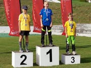 Elias Arnold (rechts) freut sich über einen Podestplatz. (Bild: PD)