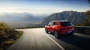 Werbung weltfremd: Das Auto - nicht in der verstopften Agglomeration, sondern in unberührter Natur.