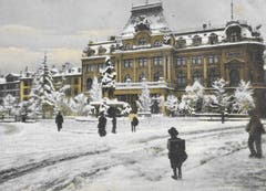 Ein ungewöhnliches Winterbild mit dem oft auf Ansichtskarten verewigten Broderbrunnen von 1896 sowie dem 1889 bis 1891 erstellten Gebäude der Schweizerischen Unionbank (heute UBS) und der Stickereibörse. (Bild: Sammlung Reto Voneschen)