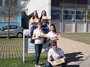 Das Schülerteam hinter dem Miniunternehmen Hierba’s. (Bild: PD)