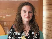 Maturandin Lena Della Torre organisiert als Maturaarbeit eine Veranstaltung: einen Infostand am Wochenmarkt. (Bild: PD)