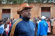 Burundis Präsident Pierre Nkurunziza spricht zu den Medien. Bild: Berthier Mugiraneza (Buye, 17. Mai 2018)
