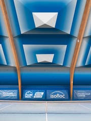 So könnte eine mit der textilen Dämmung sanierte Tennishalle in Zukunft aussehen. (Visualisierung: HSLU)
