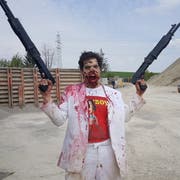 Horrorfan Philipp Eugster aka Don Philippo spielt im Horrorfilm «Nutshot» einen Zombie. (Bild: PD)