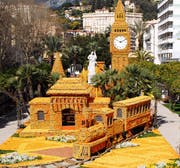 Fête de citron in Menton: eine Stadt aus Zitrusfrüchten gebaut.