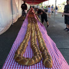 Das letzte Stück ist aus dem Ofen. Das Resultat: 235 Meter! Das Weltrekord-Ziel wurde sogar überboten. (Bild: Franziska Herger, 2. Juni 2019)