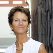 Iris Mäder-Luchsinger stellt Scherenschnitte her.Bild: PD