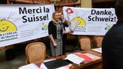 Meist kommen die Klamauk-Momente im Bundeshaus von rechts. So auch hier, als die SVP die Schweizer Nationalhymne im Nationalratssaal zum Besten gab. (Bild: Screenshot/Twitter)
