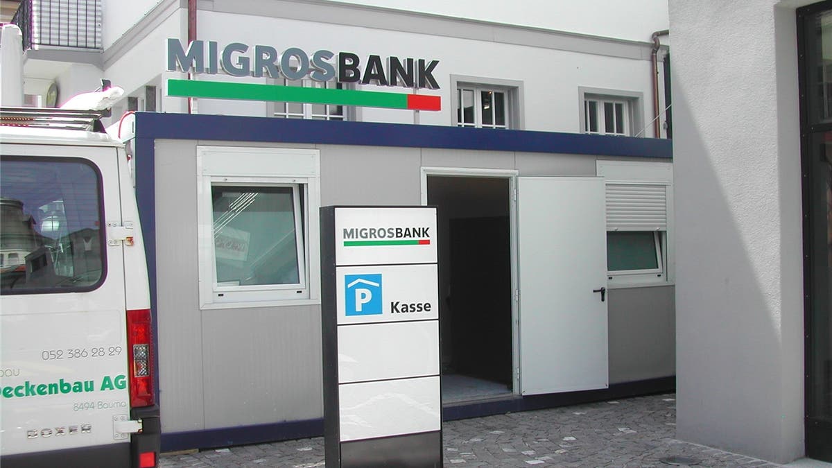 Amtsgericht Kredit Ergaunern Leicht Gemacht Migros Bank Wird Um 1 8 Millionen Betrogen