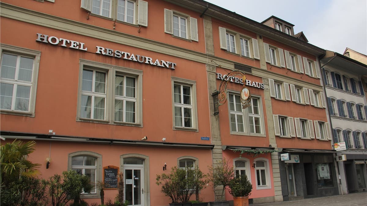 Brugg Rotes Haus Ein Drittel Der Traditionstrachtigen Altstadtliegenschaft Wird Verkauft