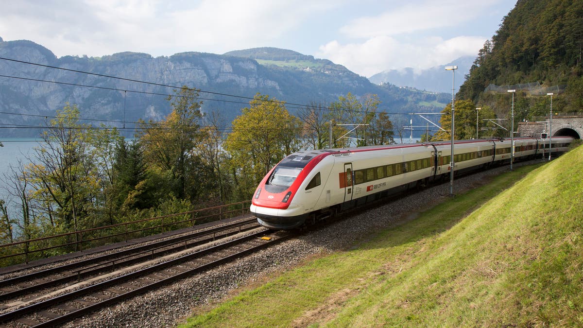 SBB reduziert Verbindungen nach Italien, Swiss streicht sämtliche Flüge SBB reduziert Verbindungen nach Italien, Swiss streicht sämtliche Flüge