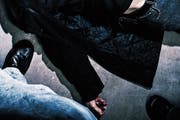 Ein Bettler und sein Komplize haben einen 65-jährigen Mann brutal zusammengeschlagen und ausgeraubt. (Bild: Getty)