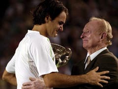 2006 Australian Open: Federer s. Baghdatis 5:7, 7:6, 6:0, 6:2Federer gewinnt nach Wimbledon und den US Open das dritte Grand-Slam-Turnier in Folge. Einfach war das aber nicht, so meinte er später:« Ich habe mehrmals gedacht, dass ich dieses Spiel verlieren würde. Ich musst in den ersten eineinhalb Sätzen derart um einen eigenen Service kämpfen, dass ich wie verrückt ins Schwitzen kam. Ich dachte in dieser Phase, dass mich nur noch ein Wunder retten könnte, falls das Spiel so weitergeht.» Schon zuvor hatte Federer Mühe gehabt ins Final vorzustossen. Gegen Tommy Haas musste er in der vierten Runde über die volle Distanz. Doch am Ende holt sich Federer seinen siebten Major-Titel.