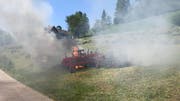 Heu und der Mäher gerieten in Brand.