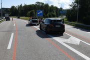 Eine 70-Jährige hielt am Donnerstagvormittag zwischen Ausfahrt Neudorf und der linken Autobahnspur. (Bild: Kantonspolizei St.Gallen)