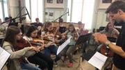 Eine Gruppe übt für das Schulprojekt «musically-Nite of Musicals» (Bild: PD)