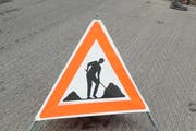 Dieses Faltsignal weist auf eine Baustelle hin. (Bild: Nana do Carmo)