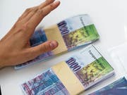 In Schwyz sollen grosszügige Polit-Spenden künftig offengelegt werden müssen. (Bild: A. Della Valle/Keystone)