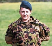 Die 19-jährige Jasmin Herzog kann ihrer bisherigen Zeit in der Schweizer Armee praktisch nur Positives abgewinnen, darum hat sie sich entschlossen, weiterzumachen. (Bild: PD)