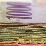 Vermögen von Ausländern auf Schweizer Konten sind seit Jahrzehnten ein Hauptpfeiler des hiesigen Finanzplatzes. Im Bild zu sehen: sämtliche Schweizer Banknoten. (Bild: Gaëtan Bally/Keystone (12. August 2010))