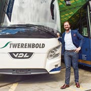Karim Twerenbold im offenen Reiseterminal am Firmenhauptsitz in Baden-Rütihof. (Bild: Samuel Koch)