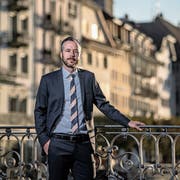 Gregor Bäurle (40) auf der Reussbrücke in der Stadt Luzern. (Bild: Pius Amrein, 19. September 2018)