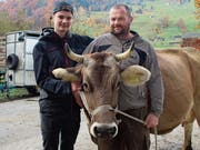 Wendel Odermatt, Wolfenschiessen, mit seinem Sohn Linus und der Kuh Eule. (Bilder: Marion Wannemacher (9. November 2018))