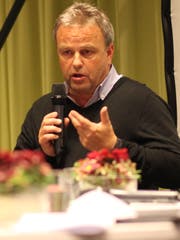 Stephan Ruggle, Ökonom