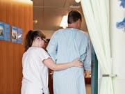 Egal ob ambulant oder stationär: Medizinische Leistungen sollen in Zukunft einheitlich finanziert werden. (Bild: Gaëtan Bally/Keystone)