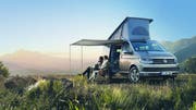 Der VW-Bus ist erstmals unter den Top 10 der neu zugelassenen Personenwagen. Obwohl bei Fussgängerunfällen gefährlicher, hat er ein besseres Image als SUVs wie der Porsche Macan. (Bild: ZVG)