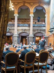 Wer im Ständerat sitzt, hat die Möglichkeit, bezahlte Mandate anzunehmen. (Bild: Alessandro della Valle/Keystone, Bern, 2017)