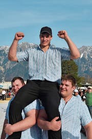 Paukenschlag am 30. März 2014: Der erst 16-jährige Samuel Giger aus Ottoberg entscheidet in Grabs das Rheintal-Oberländer Verbandsschwingfest für sich. Archivbild: Robert Kucera
