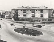Nach der Fertigstellung der Überbauung Zürcherhof beim Talbachkreisel zog die damalige PTT im Erdgeschoss ein. (Bild: PD/Angelus Hux (im Oktober 1964))