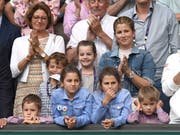 Betretene Gesichter in der Box von Roger Federer nach dem dramatisch verlorenen Wimbledon-Final. Auch bei seinen vier Kindern. (Bild: Keystone)