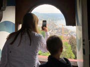 Ganz oben im Wachtturm befindet sich die Feuerglocke. Vom Glockentürmchen lassen sich schöne Panoramabilder schiessen. (Bild: Linda Leuenberger)