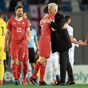 Geschafft! Fabian Schär, Stephan Lichtsteiner, Vladimir Petkovic, Steven Zuber (von links). (Bild: Ennio Leanza/Keystone (Tiflis, 23. März))