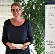 Marianne Burger Studer im Lehrerzimmer des Schulhauses Neudorf: Dass es im Gebäude kein Sitzungszimmer gibt, ist ihr ein Dorn im Auge. Bild: Timon Kobelt