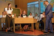 Die Schülerinnen und Schüler spielten unter anderem den Schulbetrieb im Jahre 1918 nach. (Bild: Richard Greuter (Wolfenschiessen, 27. Juni 2018))